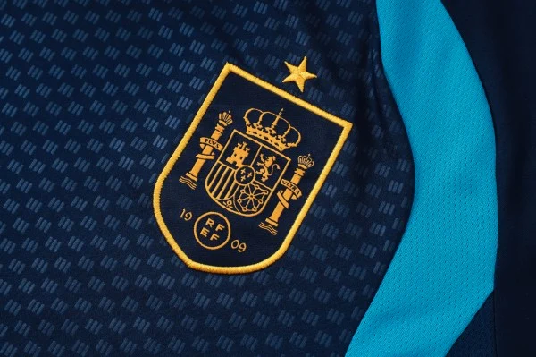 Spanien Set 2026 - Spanien Trainingstrikot 23/24 | trikotfussballshop